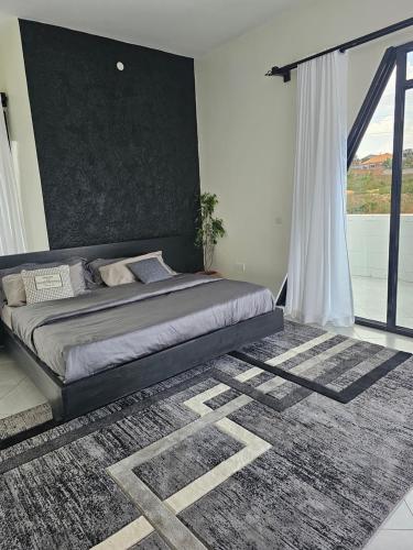 Una cama o camas en una habitación de Muguet by Ibiscot