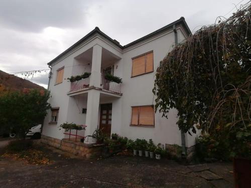 a white house with a porch and a balcony at Kuca za odmor Marina Jelenkovic in Knjazevac.