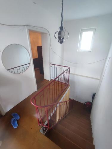 an overhead view of a stairway with a round mirror at Kuca za odmor Marina Jelenkovic in Knjazevac.