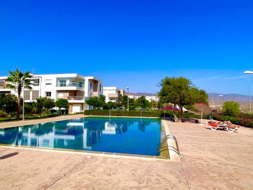 Swimmingpoolen hos eller tæt på appartement vue sur piscine et montagne imi ouadar taghazout