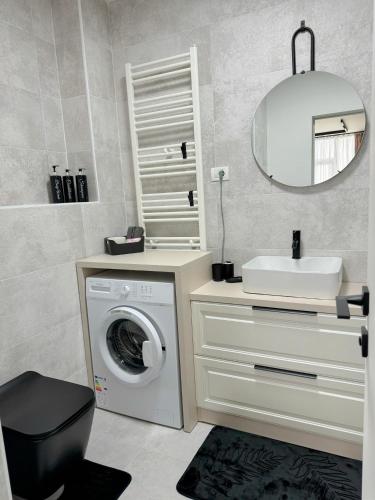 Φωτογραφία από το άλμπουμ του Stylish Apartment Getaway with self check-in and free parking lot σε Arad