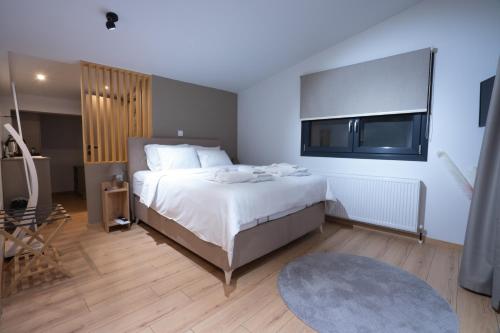 Кровать или кровати в номере THE ROOMS