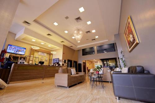 a lobby of a salon with a waiting room at Howard Johnson Ciudad del Este in Ciudad del Este