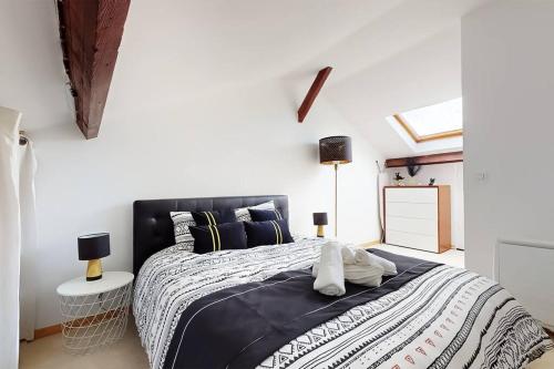 a bedroom with a large bed with a black headboard at Cosy duplex aux portes de Paris in Maisons-Alfort
