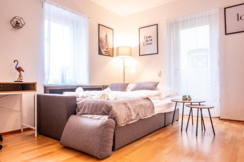 Postel nebo postele na pokoji v ubytování Klassen Apartments! Schnuckeliges Apartment * mit Balkon * in Bad Saulgau * für vier Personen im EG