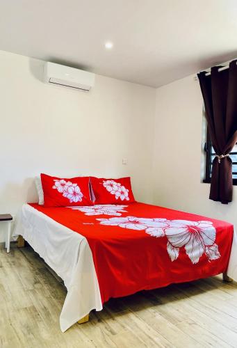 Ένα ή περισσότερα κρεβάτια σε δωμάτιο στο Moorea villa neuve, vue panoramique - Painapo Lodge Ho'e