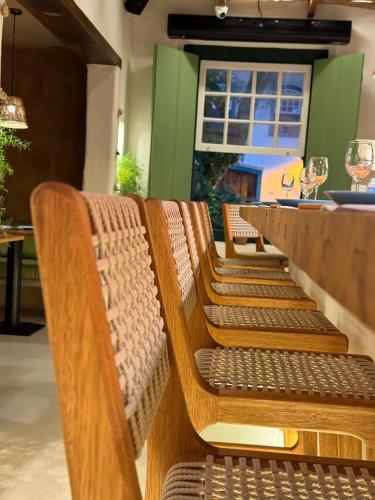 Ein Sitzbereich in der Unterkunft Sandi Hotel