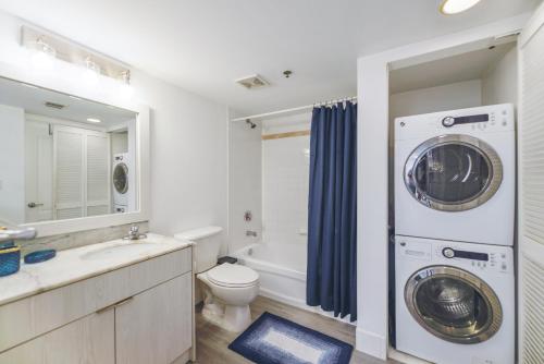 a bathroom with a washer and dryer in it at Great Apartment in Brickell in Miami
