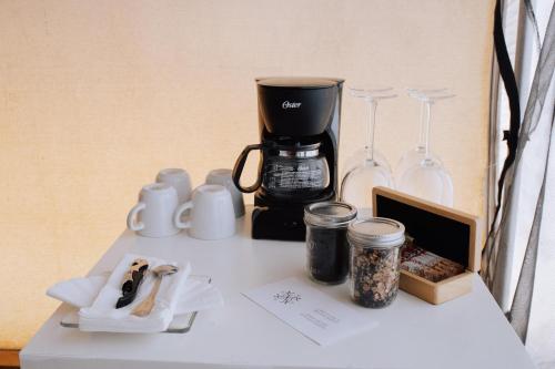 Sadržaji za pripremu kafe i čaja u objektu Hotel Cuatro Cuatros