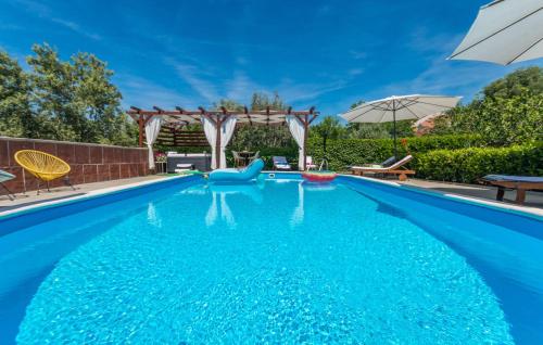 Bazén v ubytování Villa Luka nebo v jeho okolí