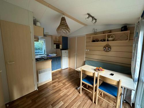 a small kitchen with a table and chairs in a room at La maison du Sud in Saint-Chéron