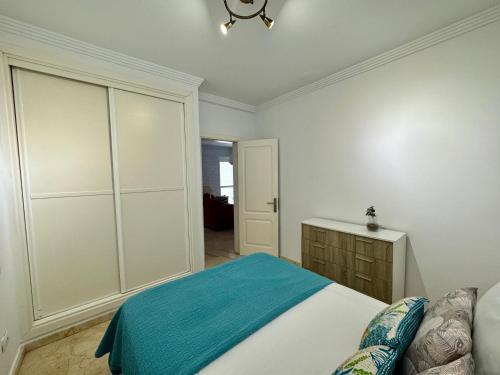 a bedroom with a bed and a large closet at Apartamento Deluxe Ciudad Jardin in Las Palmas de Gran Canaria
