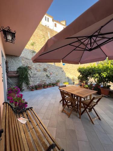 Ein Patio oder anderer Außenbereich in der Unterkunft Terrazza Sul Borghetto