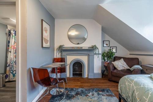Cozy Studio #B2, Central Location – Photos 3
