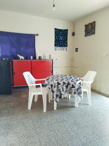 a table and two chairs in a room at Casa el Bahual in Tinogasta