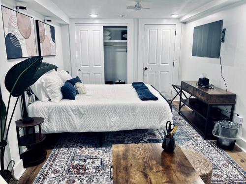 a bedroom with a bed and a table and a desk at Urban Oasis, OTR Near Casino & Downtown! - 2 beds in Cincinnati
