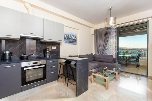 Nikolas City Home