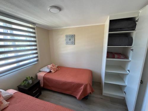 a bedroom with two twin beds and a closet at Departamento nuevo con perfecta ubicación in Osorno