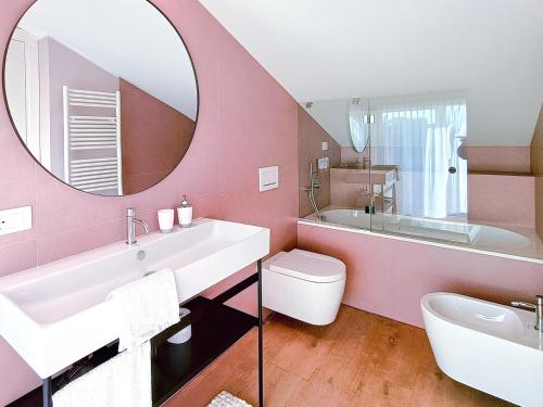 Ένα μπάνιο στο Villa Prince Garda