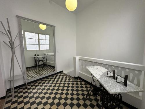 a room with a table and a mirror at Casa Damiana in Tazacorte