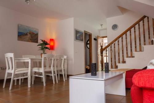 Duplex in quiet zone, next to sea, fast WiFi