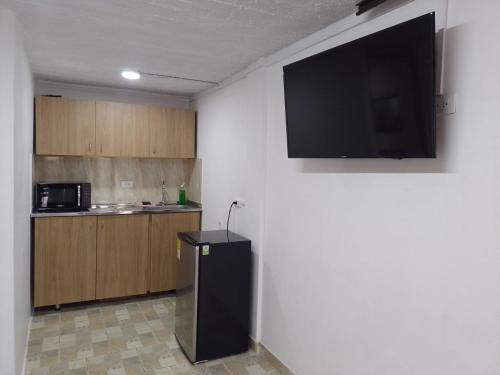 Een keuken of kitchenette bij Hermoso apartamento en San Pablo Guayabal