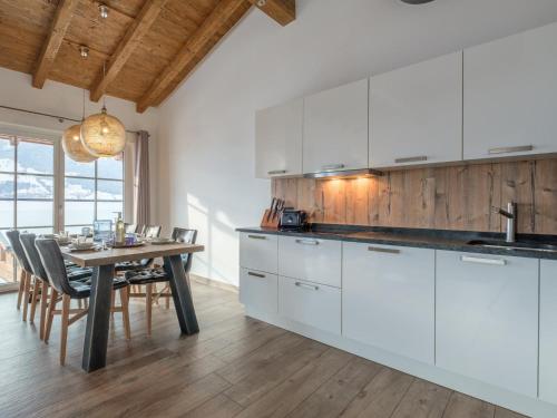 Kuchyň nebo kuchyňský kout v ubytování Luxury Tauern Suite Walchen Kaprun 8