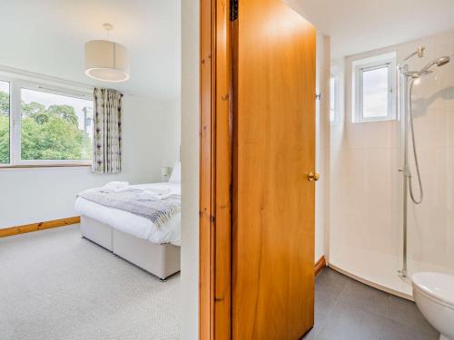 a bedroom with a bed and a bathroom with a shower at 5 Bed in Dunkeld 90585 in Dunkeld