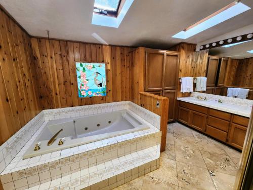 a large bathroom with a large bath tub at Lazy Oaks Resort in Pinetop-Lakeside