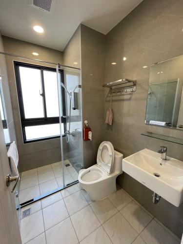 a bathroom with a toilet and a sink and a shower at Tian Central Light Brigade in Wujie