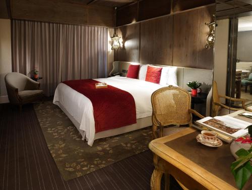a hotel room with a bed and a desk at Palais de Chine Hotel in Taipei