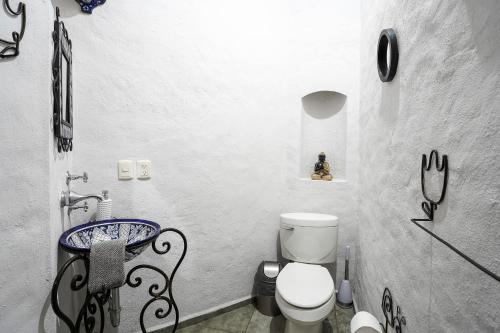 a small bathroom with a toilet and a sink at Cozy family house I Pool & Bar l Cuernavaca in Cuernavaca