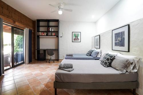 A bed or beds in a room at Cozy family house I Pool & Bar l Cuernavaca