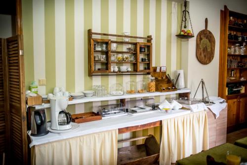 a kitchen with a counter with dishes on it at Gorgiani in Spercheiada