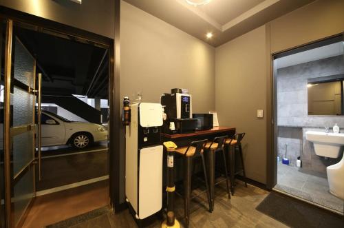 Nhà bếp/bếp nhỏ tại The M Hotel