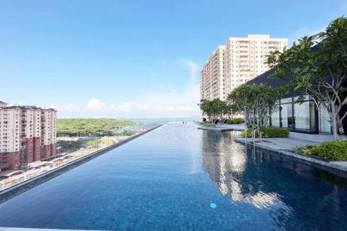 Bazén v ubytování Coastal Hideaway 3BR/2Bath@Georgetown#Sea view nebo v jeho okolí