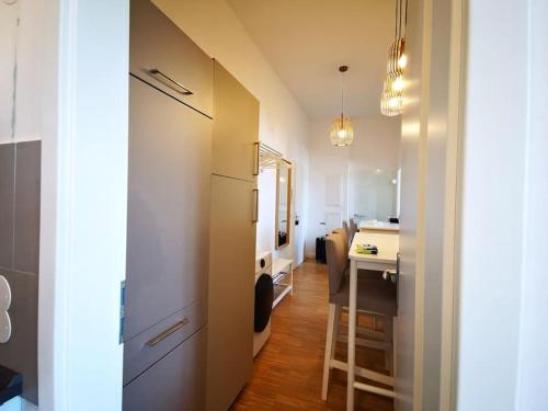 SC 07 by ROCKCHAIR Apartments l SUPERHOST Status l 2,5 Bedrooms Boxspringbeds Balcony Elevator welcomes you! photo 14