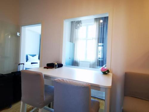 SC 07 by ROCKCHAIR Apartments l SUPERHOST Status l 2,5 Bedrooms Boxspringbeds Balcony Elevator welcomes you! photo 28