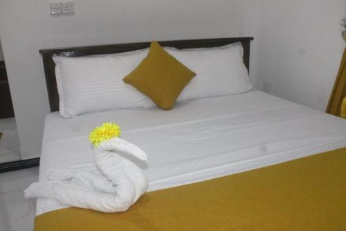 Tempat tidur dalam kamar di Prema Guest Rest