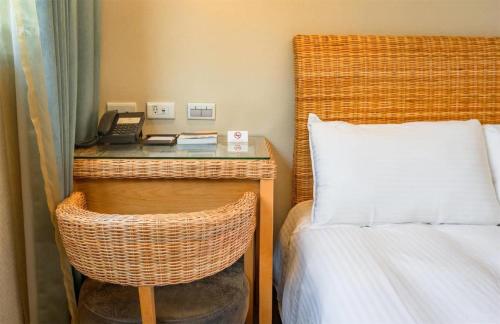 Una cama o camas en una habitación de Ludao Hotel