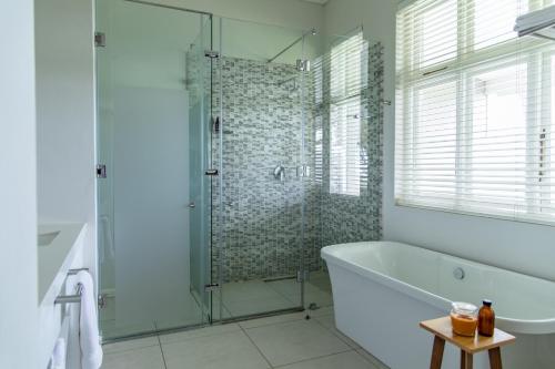 Un baño de Founders Lodge by Mantis