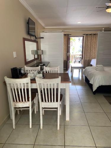 Ένα ή περισσότερα κρεβάτια σε δωμάτιο στο St. Lucia Safari Lodge