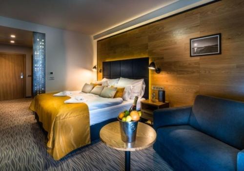 Postel nebo postele na pokoji v ubytování Hotel Galeria Thermal Bešeňová