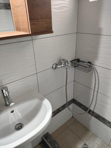 a bathroom with a sink and a shower at GM 7 ROOMS KENTRO στην καρδιά της πόλης in Larisa