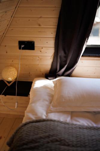 En eller flere senge i et værelse på SMART Via Kazbegi