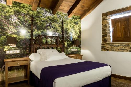Un pat sau paturi într-o cameră la Pazo da Pena Manzaneda