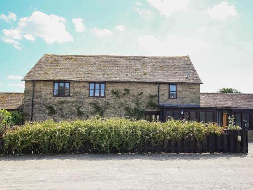 an old stone house with a fence in front of it at Finest Retreats - The Walton in Onibury