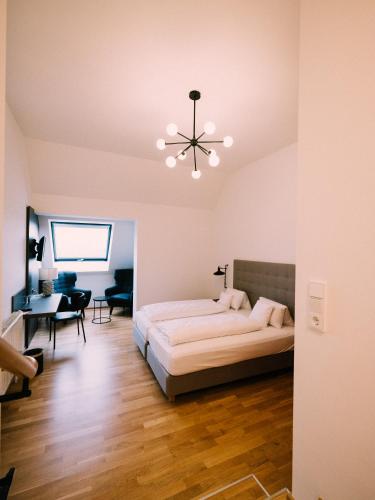 GUESTHOUSE RIEGERSBURG - Das Haus der guten Geister