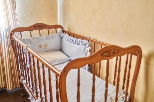 a crib with a pillow in a room at El Mirador del Valle in San Jose del Valle