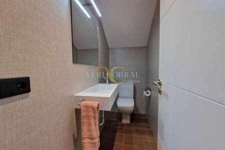Bilik mandi di Chalet La Raizona VV2209AS Selnatur